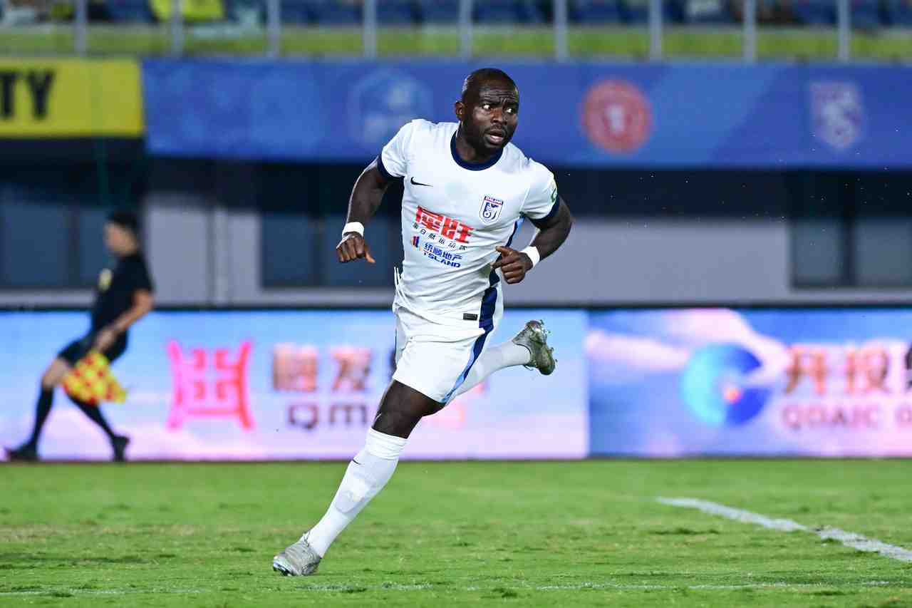 客场4-0大胜!大连英博队史首次战胜青岛西海岸 此前三次交手全败